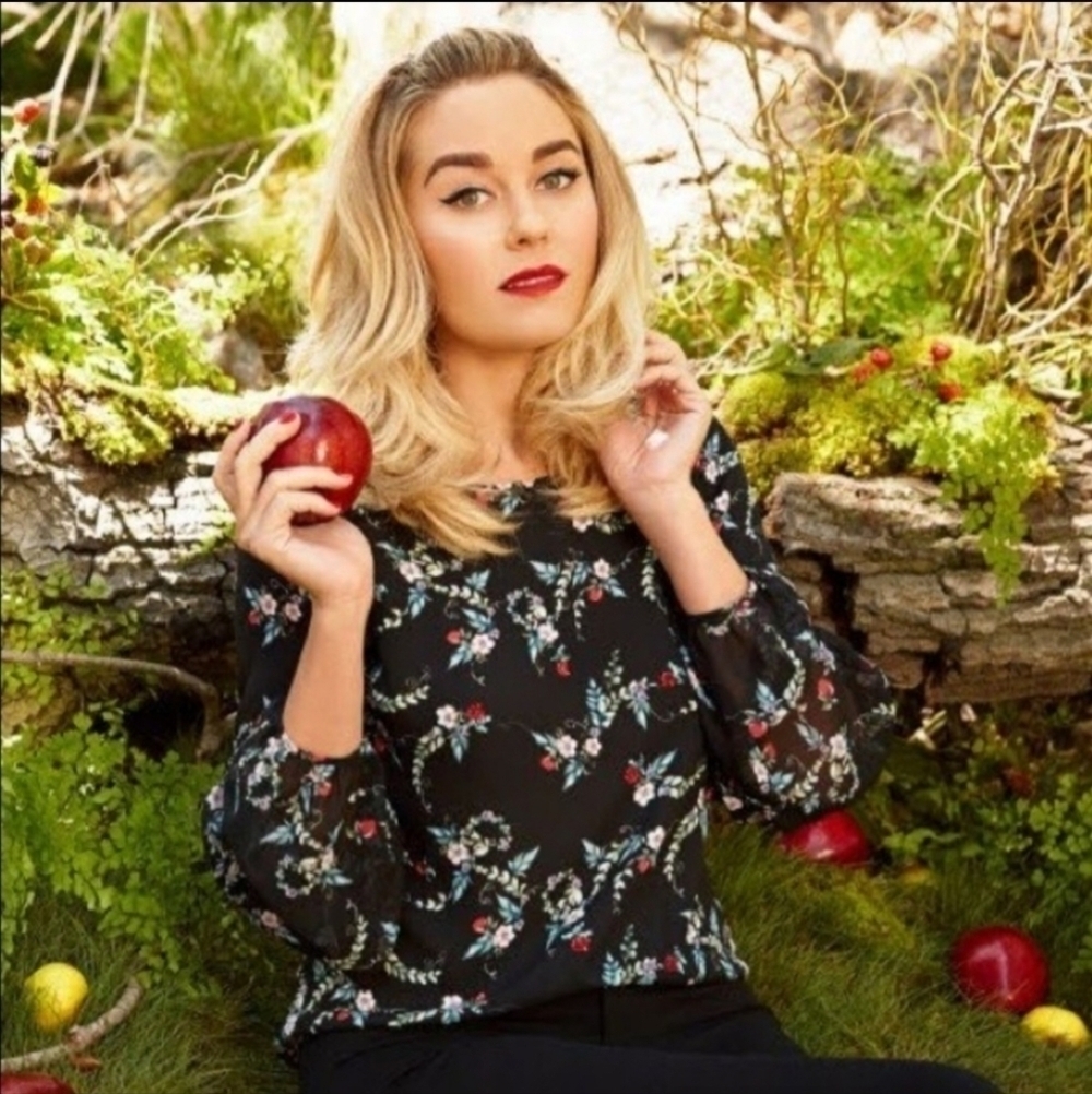 Lauren Conrad Disney Snow White Black Apple Floral Top Women's Small S Cute EUC